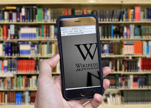 Rápróbált a Wikipédia a mesterséges intelligenciára, de visszafelé sült le a dolog