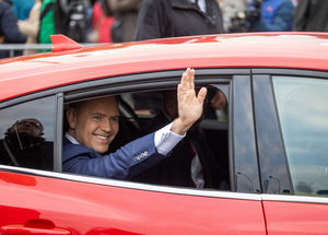 Gúzsba kötve marad Donald Tusk kormánya az új elnök mellett és ez a koalíció széteséséhez vezethet
