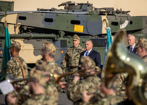 A magyar állam készül a háborúra, de azt nem hajlandó elárulni, nekünk hogyan kellene