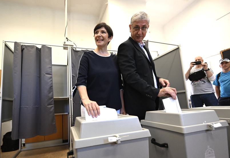  Különösen lelkesek ma a szavazók, Orbán, Magyar és Gyurcsányék is voksoltak már – a választás napja élőben a hvg.hu-n