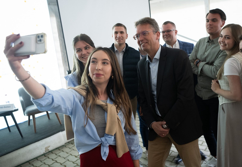 Hankó miniszter szerint csudajó fiatalnak lenni ma Magyarországon. De tényleg az? Hankó miniszter szerint csudajó fiatalnak lenni ma Magyarországon. De tényleg az?