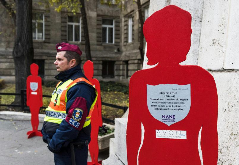 Amilyen a társadalom, olyan a rendőrség – miért fordulhat elő, hogy relativizálják a bántalmazást?