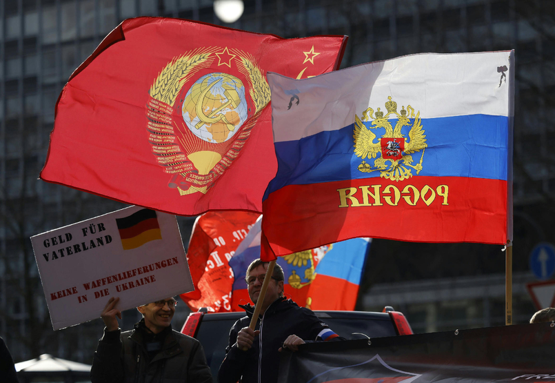 Fellazít és lázít Európában az orosz propaganda, a magyar kormánypárti média ingyen is terjeszti