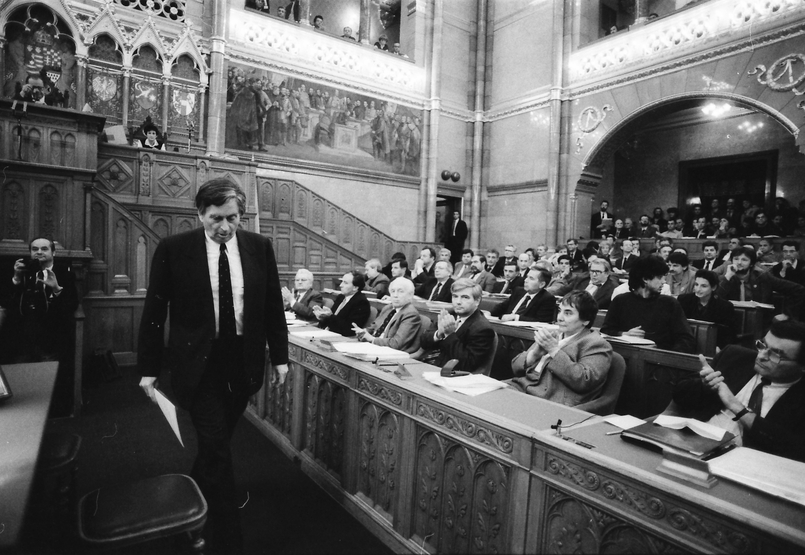 Ma – lehetne – 35 éves a demokratikus Magyarország Ma – lehetne – 35 éves a demokratikus Magyarország
