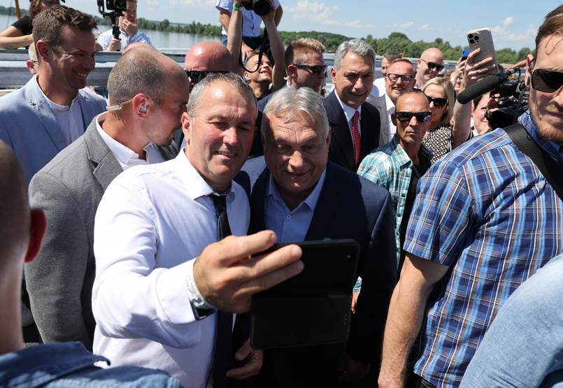Orbán: A választást megnyerjük, a foci Eb-t majd meglátjuk - videó a kalocsai hídátadásról