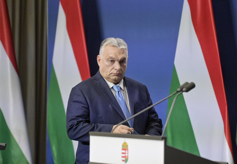 Miért eleve hazug, értelmetlen színjáték a Fidesz javaslata az Amerikában nyomozó orbánvédelmi kormánybiztosról?