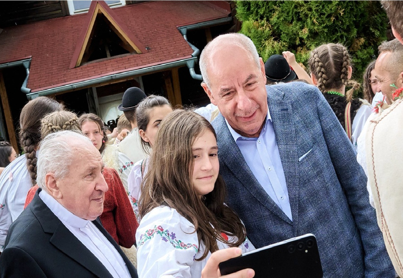 Lépéshátrányban a határon túli szavazatokért: Sulyok Tamás Csíksomlyón Lépéshátrányban a határon túli szavazatokért: Sulyok Tamás Csíksomlyón