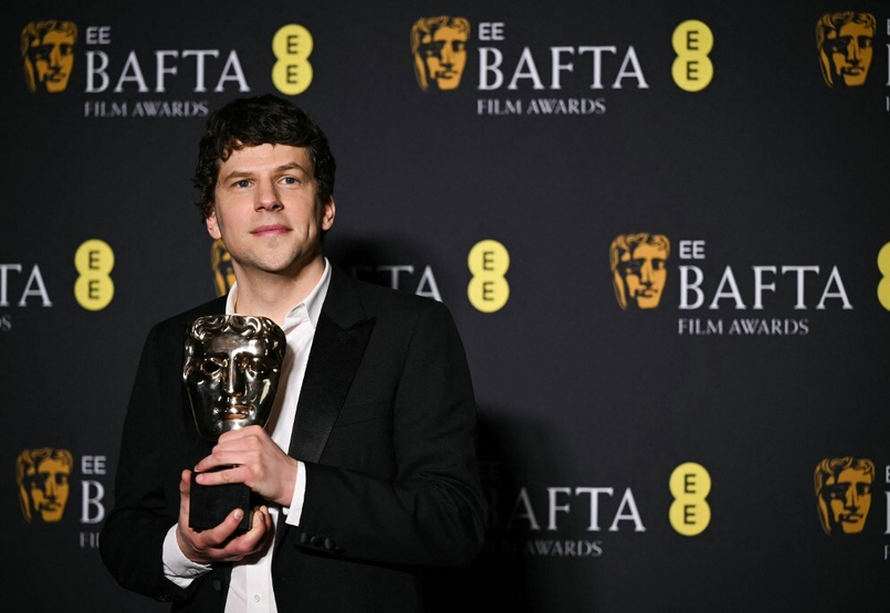 Jesse Eisenberg a HVG-nek: Imádom a Saul fiát, ez minden idők legjobb holokausztfilmje