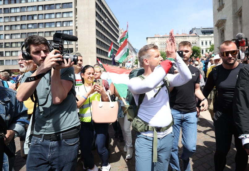 „Hányinger, amit csinál a kormány, Magyar Péter az egyetlen reményünk” „Hányinger, amit csinál a kormány, Magyar Péter az egyetlen reményünk”