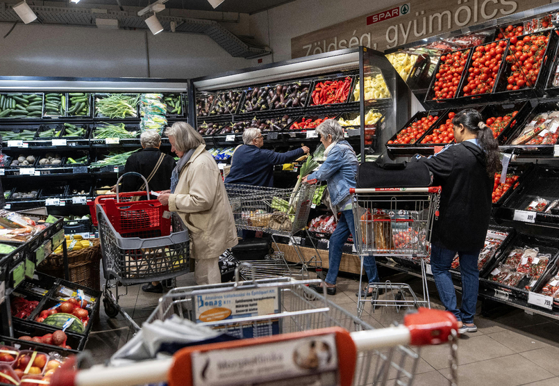 70 százalékkal drágább tej, 60 százalékkal drágább tojás és 16 százalékkal drágább hús – így szálltak el az árak egy év alatt a magyar boltokban