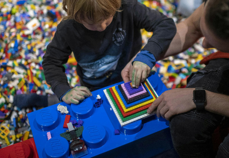 A boltokban és online is hasít a Lego, de karbonlábnyoma csökkentéséhez még hiányzik egy elem