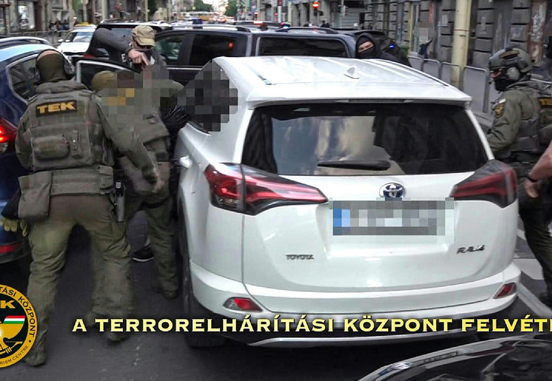 Ha tényleg ukrán kém Holló István, akit a TEK elfogott, akkor a magyar elhárítás valamit nagyon benézett Ha tényleg ukrán kém Holló István, akit a TEK elfogott, akkor a magyar elhárítás valamit nagyon benézett