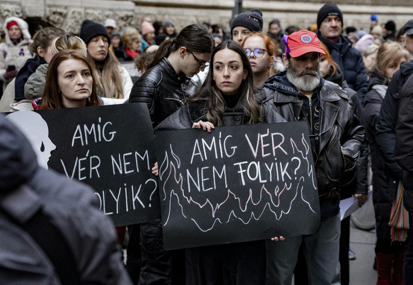 Az Orbán-kormány éppen annyit hajlandó foglalkozni a bántalmazott nőkkel, amennyiből kommunikációs előnye származik Az Orbán-kormány éppen annyit hajlandó foglalkozni a bántalmazott nőkkel, amennyiből kommunikációs előnye származik