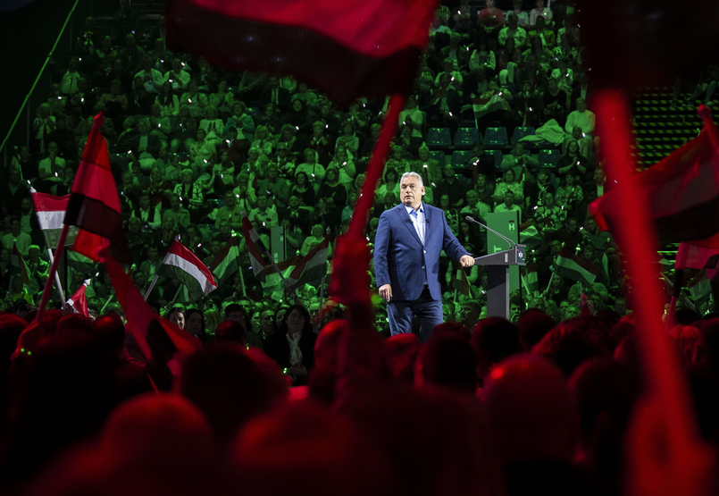 Zászló, zászló, ököl: mikor csap át valódi erőszakba a végsőkig pörgetett szájkarate? Zászló, zászló, ököl: mikor csap át valódi erőszakba a végsőkig pörgetett szájkarate?