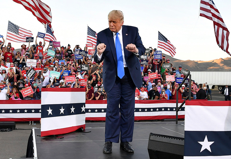 Az én parádém nagyobb, mint a tiéd – Trump teljesítette saját álmát a szülinapjára, a tüntetők másféle tűzijátékkal készülnek