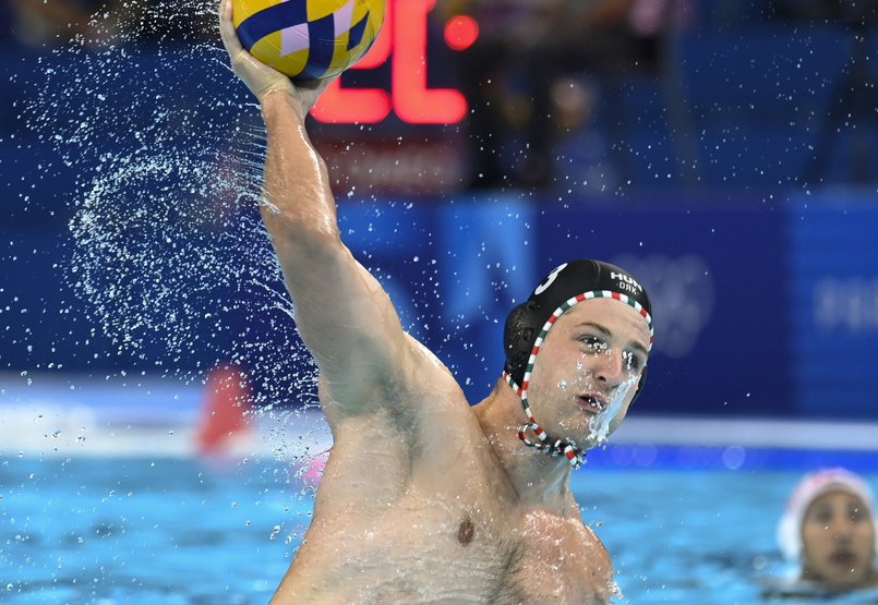 In an amazing end to the match, the men's water polo team beat the Italians by five points.