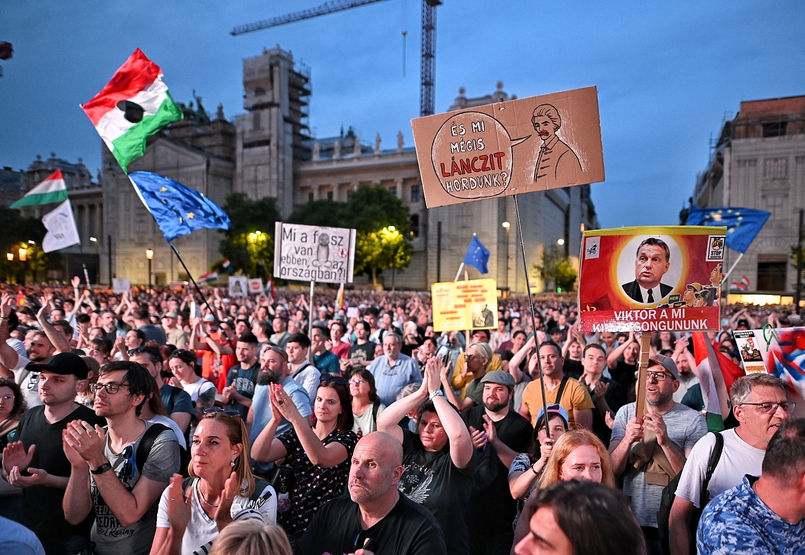 "Ez a magyar polgári demokrácia halálos ítélete, és rajta Orbán Viktor aláírása" "Ez a magyar polgári demokrácia halálos ítélete, és rajta Orbán Viktor aláírása"