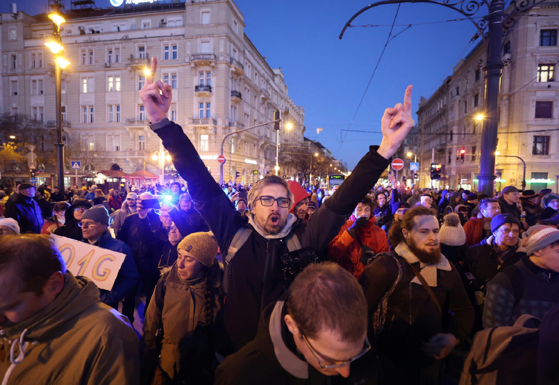 Példátlan megoldásokkal, az alapvető emberi jogok megsértésével élesíti új fegyverét a Fidesz