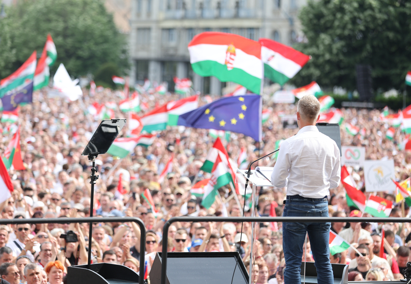 EU-pénzek, migráció, háborús szankciók – mit kezdene Magyar Péter pártja Brüsszelben?