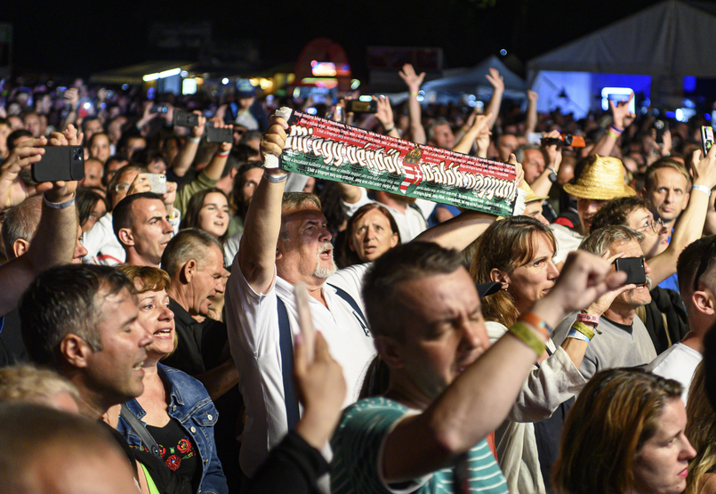 A határon túliakon csattanhat Orbánék ostora