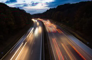 Egy teherautó és egy kisbusz karambolozott az M3-ason