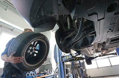 Téli gumi a kánikulában: ezért nem érdemes elspórolni a cserét