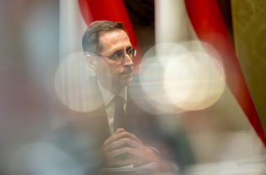 Nem mentek el a fideszes és KDNP-s tagok a gazdasági bizottság ülésére, ahol a tiszások támogatták az MNB beszámolóját