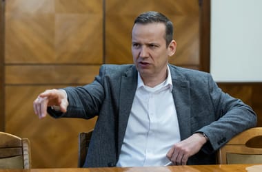 Toroczkai meghamisított szívecskézéssel vádolja Magyar Pétert, aki nem maradt adós a válasszal