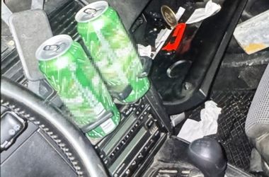 Sörrel a kezében fogadta az árokba hajtó sofőr a rendőröket Gyöngyösfalunál
