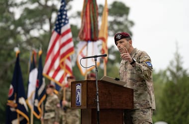 Hegseth nyugdíjba küldte a NATO szárazföldi erőinek parancsnoka