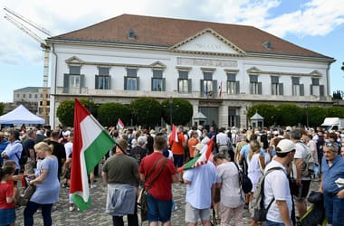 Minitüntetés Sulyokért, vizsgálódik a korrupt lengyel politikusok miatt a belügy – Newscast