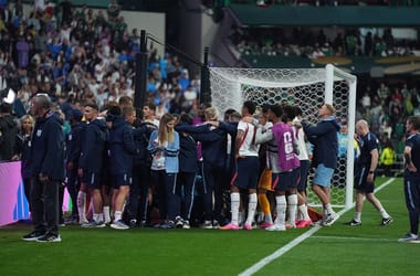 „Nagyon rosszul nézett ki” – ünneplés közben sérült meg az angolok középpályása, Jordan Henderson