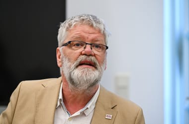 „Annyira szomorú vagyok, hogy ezt kell olvasnom” – reagált az MMA elnöke arra, hogy Krasznahorkai László nem akar a Nemzet Művésze lenni