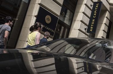 Kilenc éve nyomoz, mégse találja a rendőrség a letelepedési kötvényes cég, az Arton Capital kirablóit