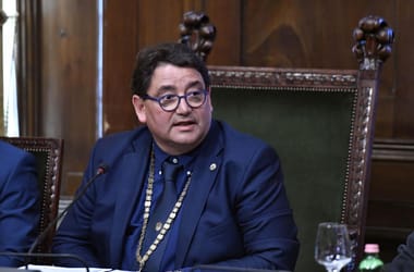 Merkely Béla tulajdonos volt fia cégében, amikor a vállalkozás az általa vezetett Semmelweis Egyetemmel együtt nyert százmilliókat állami pályázatokon