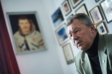 Lakást kap Farkas Bertalan