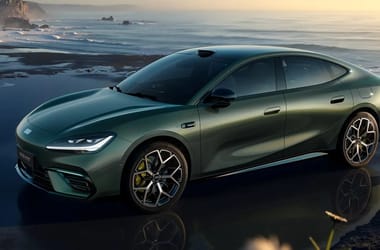 Kínai riválisai másolják a Xiaomi első autóját, amit a Porsche Taycan ihletett