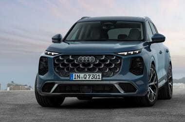 Talajra vetített indexfénnyel és V6-os dízelmotorral rúgja be az ajtót a vadonatúj Audi Q7