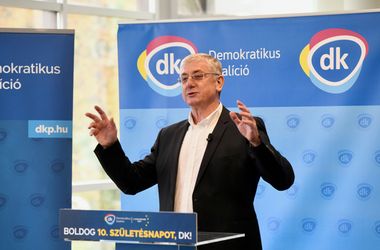 Gyurcsány Ferenc talányos-szomorkás képpel köszöntötte a DK-t születésnapján