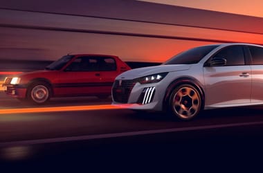Tombol a retró: itt a kis méregzsák vadonatúj Peugeot E-208 