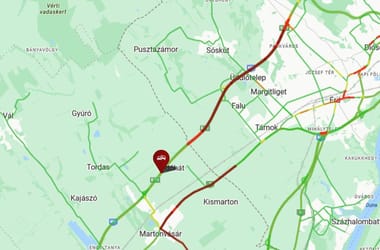 Tíz kilométeres a dugó az M7-esen, mert négy autó ütközött