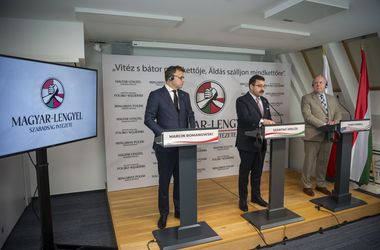 Házkutatást tartottak a rendőrök az Alapjogokért Központnál az itt bujkáló lengyel miniszterhelyettes ügyében