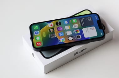 Elaludt a volánnál, a telefonja menthette meg egy 16 éves lány életét