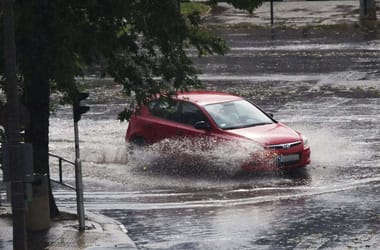 Villámárvíz, masszív jégeső – így csaptak le a zivatarok az országra