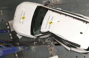 Visszatérnek a gombok az autókba, az Euro NCAP is rásegít