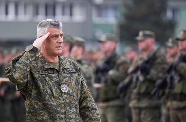 Düh és csalódottság Koszovóban, miután kínzásokért és gyilkosságért elítélték a volt elnököt