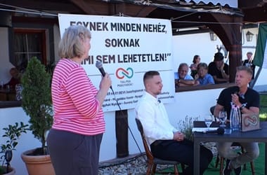 Buzizott és a sírján taposó migránsok miatt aggódott a Magyar Pétert számonkérő helyi Fidesz-alelnök