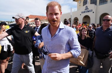 Harry herceg négy év után először a gyerekeivel utazik az Egyesült Királyságba