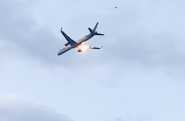 Kigyulladt egy Boeing hajtóműve, kényszerleszállást hajtott végre a repülőgép – videó