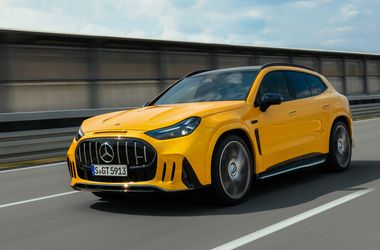 1169 lóerővel és kamu V8 életérzéssel rúgja be az ajtót a Mercedes új elektromos SUV-ja